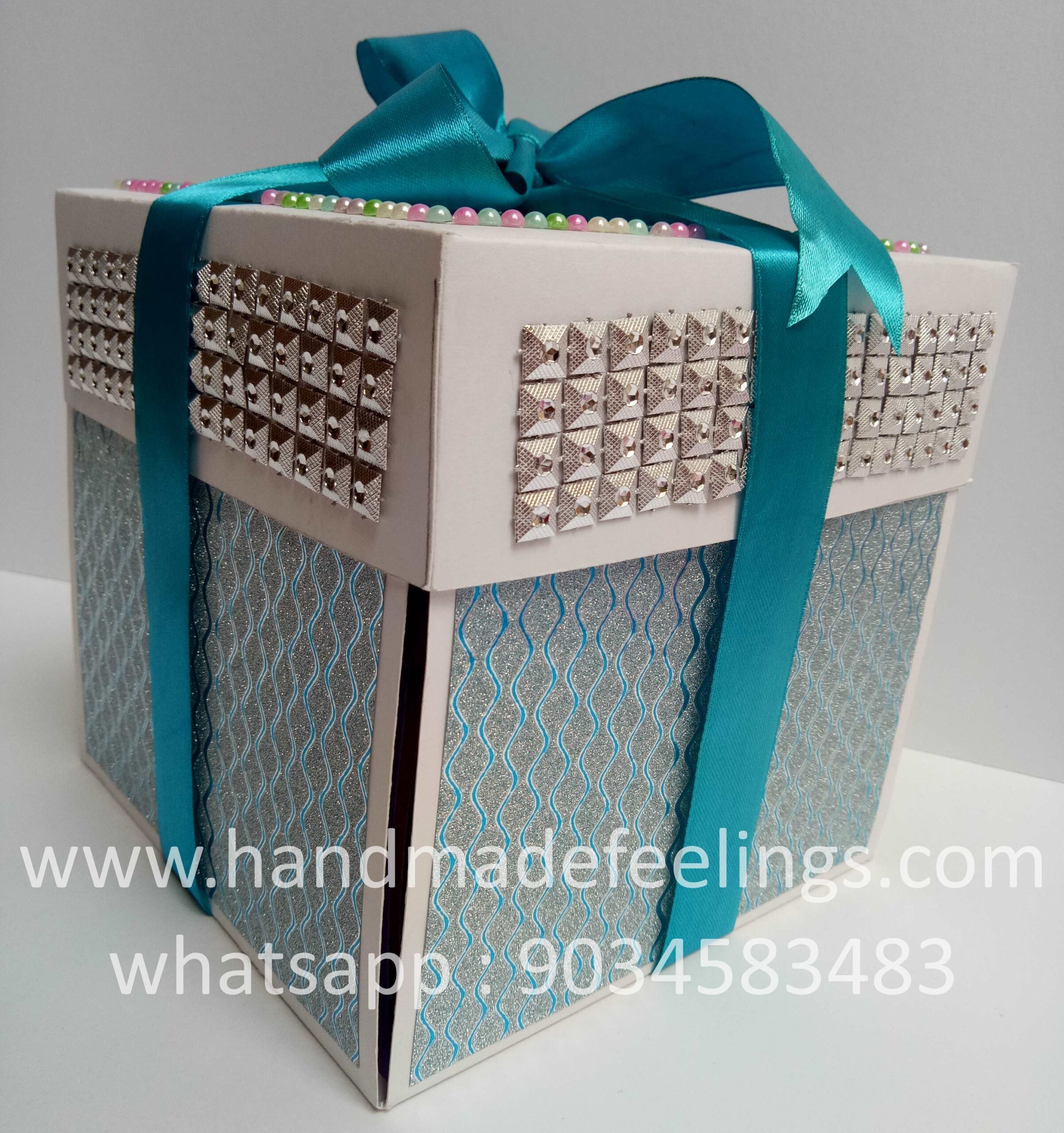 Explosion Box full of hearts with surprise box - 15x15x15 cm 6 Explosion Box full of hearts with surprise box - 15x15x15 cm - Image 6